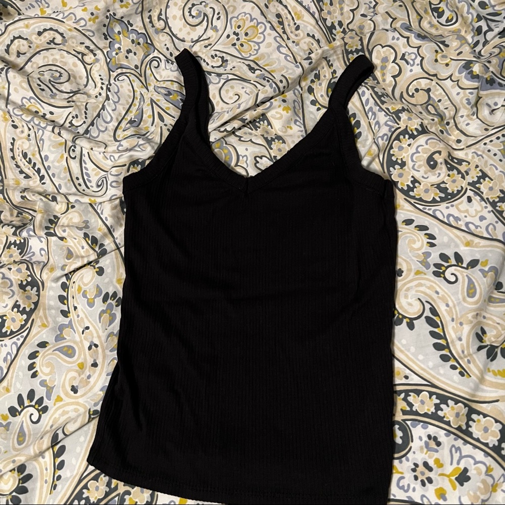 Black v neck fitted tank